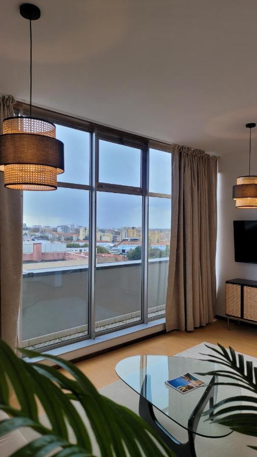 T1 - * Porto